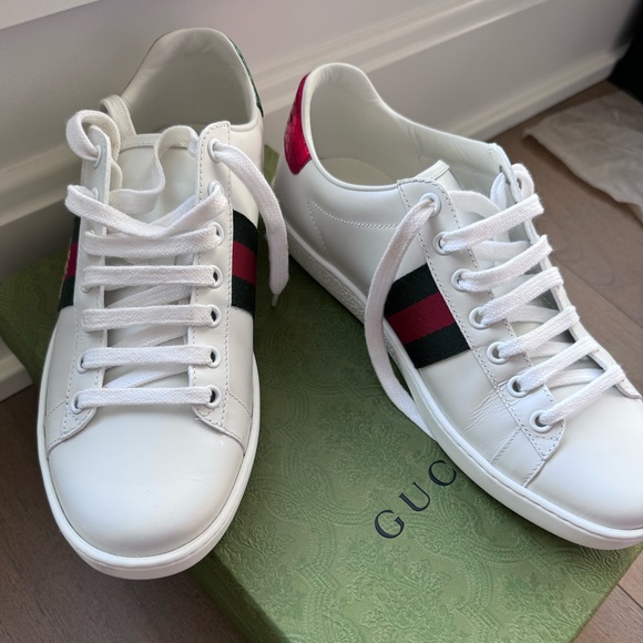 Women’s Gucci Ace Sneaker with Bee size 38 - Picture 5 of 11